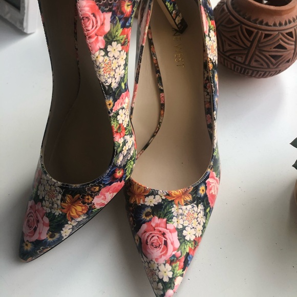 7.5 Floral Nine West 3 inch heel, Brand New - Picture 7 of 7
